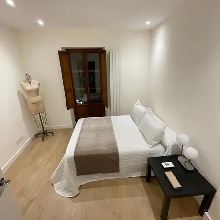 Apartamento Cool For 4 At The Medieval Quarter