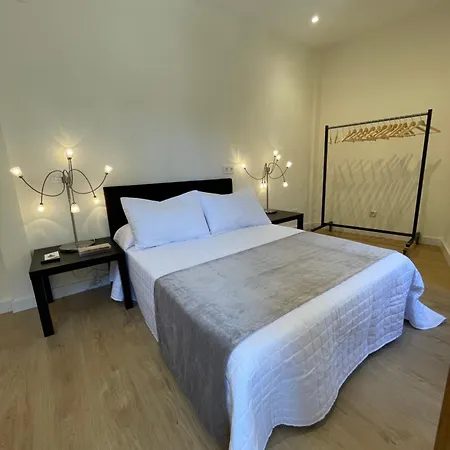Apartamento Cool For 4 At The Medieval Quarter